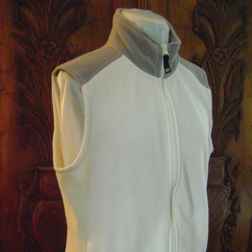 Predator Fleece Vest with Pockets (Inside and Outside), Size L